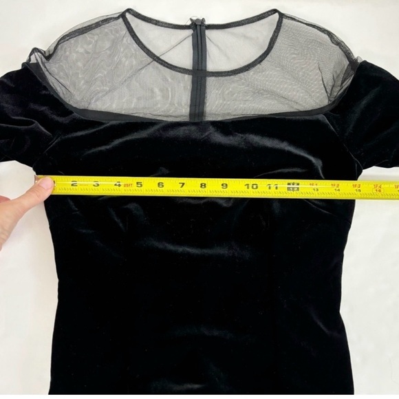 Betsy and Adam Women's Bell Sleeve Striped Mesh Velvet Gown Black Size 2 - Picture 5 of 8